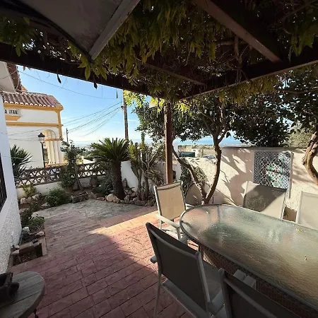 Casa Luise - 3 Bedroom Hébergement de vacances Nerja