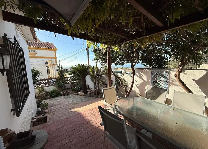 Casa Luise - 3 Bedroom Hébergement de vacances Nerja